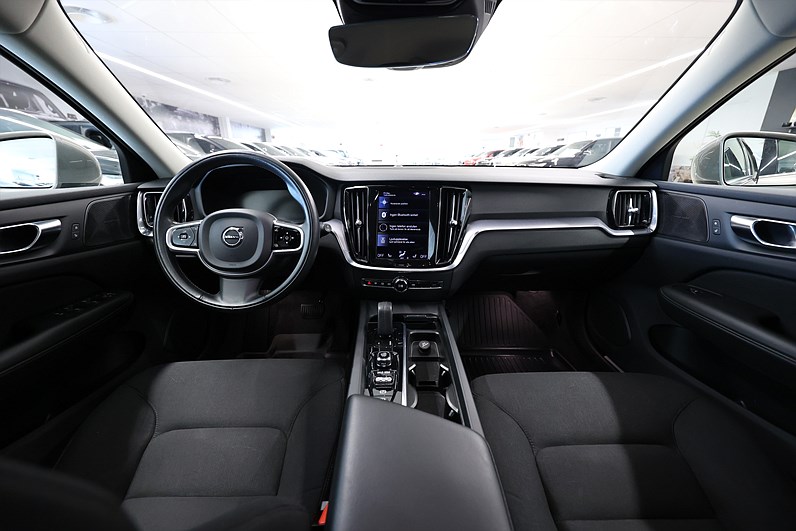 Volvo V60 B4 197hk Momentum H/K Värmare CarpPlay Drag B-Kamera