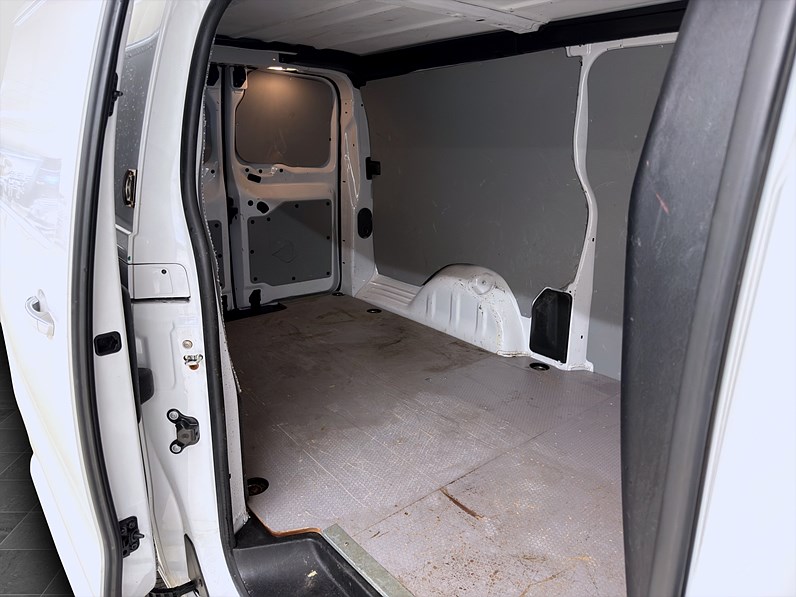 Skåpbil 136hk L3 Drag Keyless Navi B-Kamera PDC