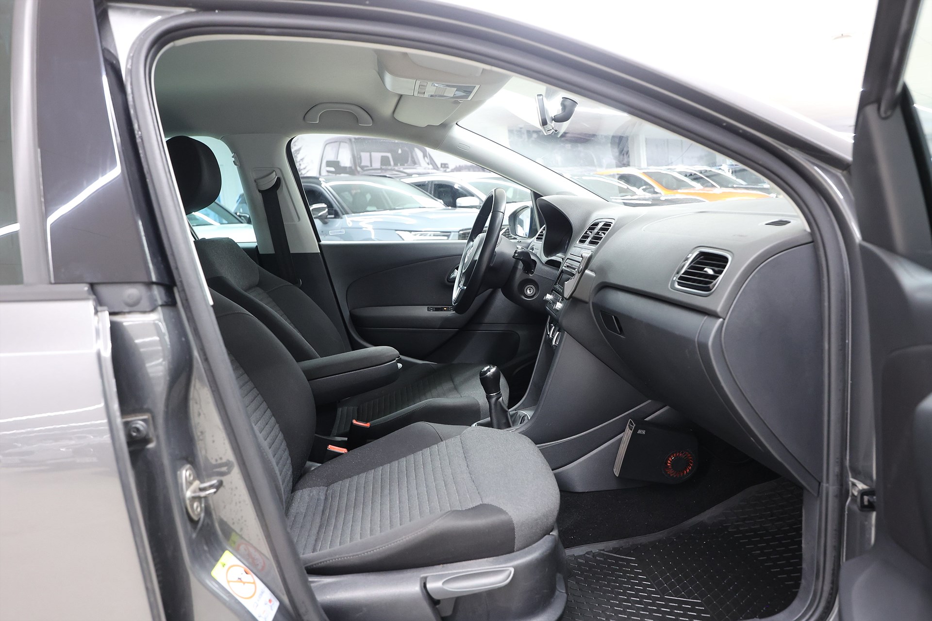 Volkswagen Polo 1.2 TSI 90hk *Hjulkampanj!* Masters R Line PDC Farth