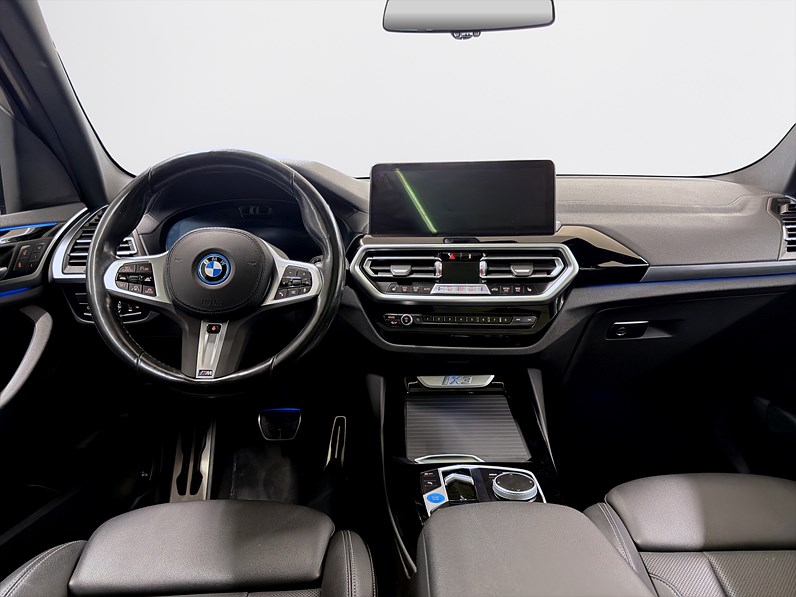 BMW iX3 286hk M Sport Charged Pano Navi Drag B-kamera