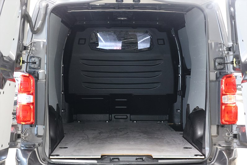 Peugeot Expert 2.0 144hk L3 Värmare Drag B-kamera MOMS