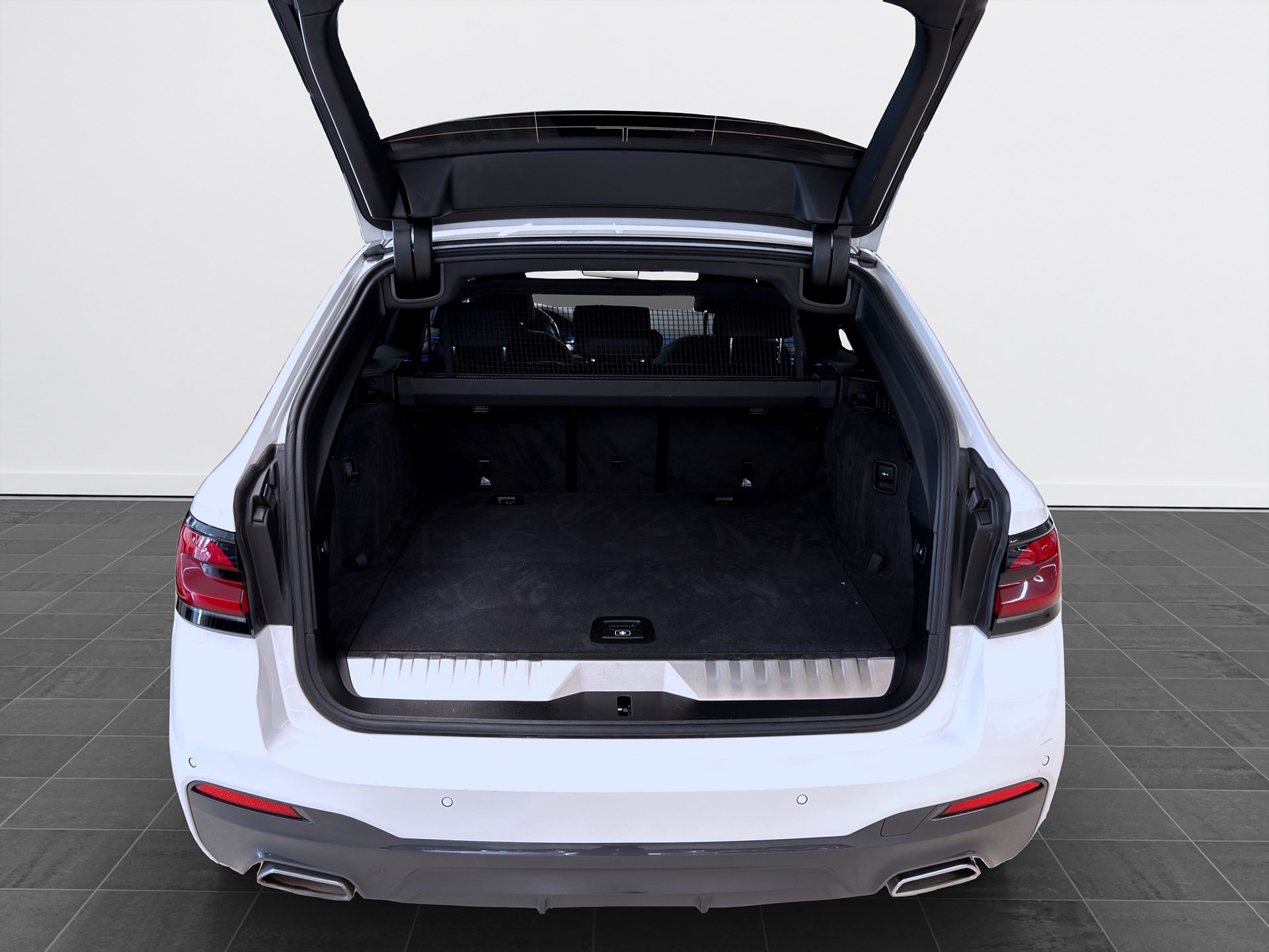 BMW 530e xDrive Touring 292hk M sport Läder B-Kamera