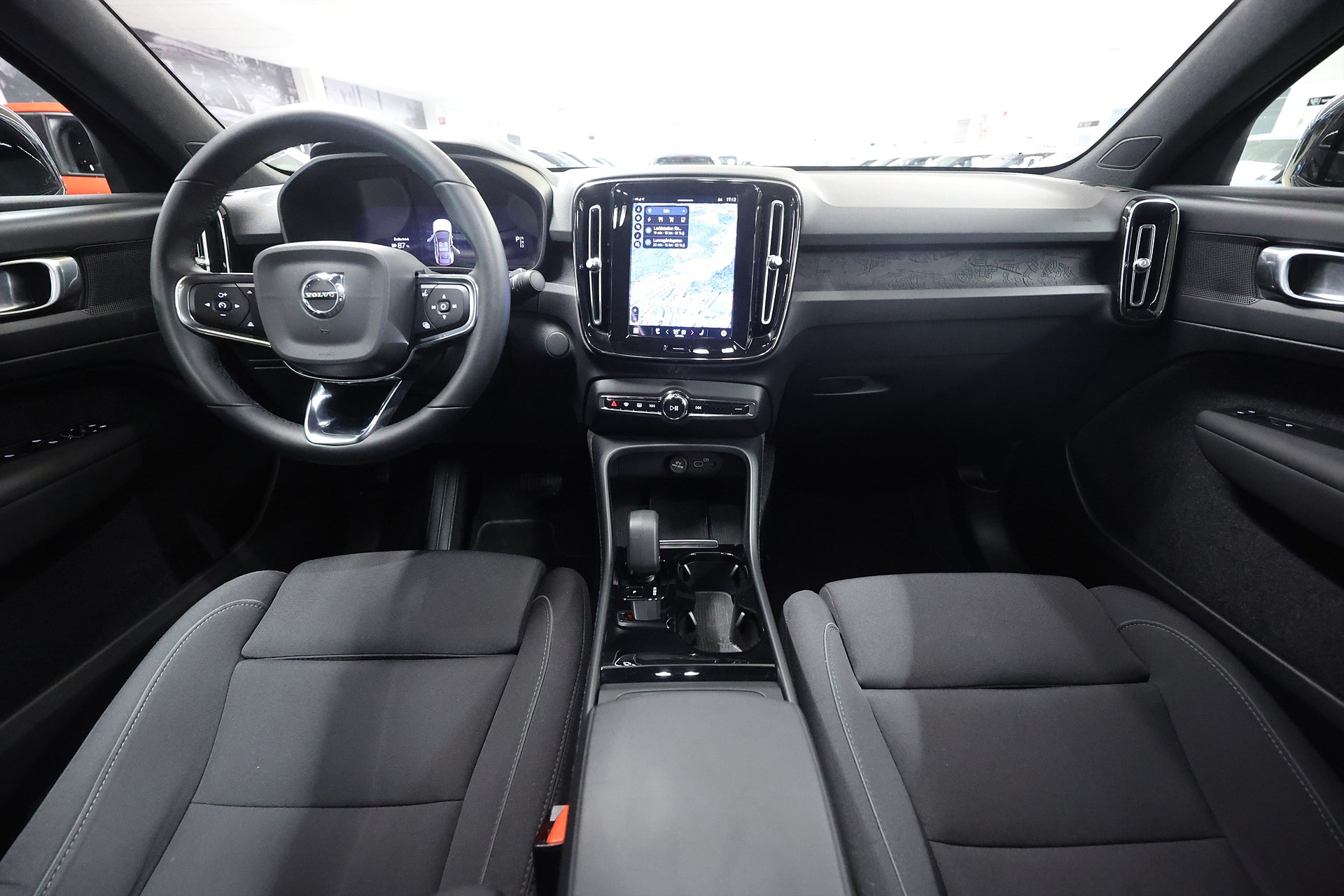 Volvo C40 Recharge Twin motor AWD 408hk Core Pano Drag