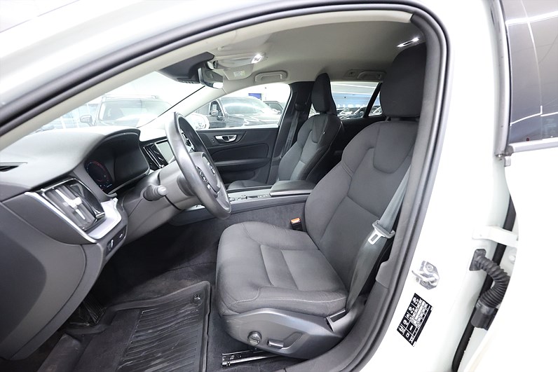 Volvo V60 Cross Country D4 AWD *Hjulkampanj!* Momentum Carplay