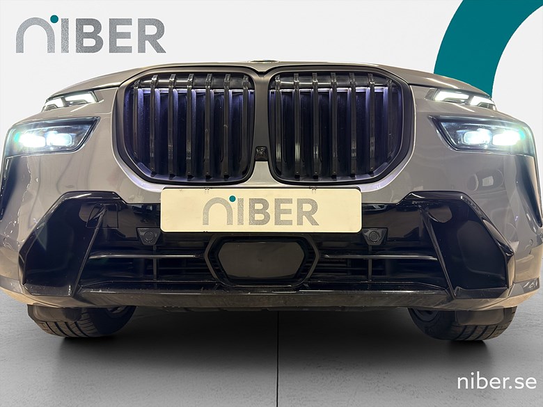 BMW X7 xDrive40d, M-Sport, 6 Sits, Pano, 360, MOMS 2024, grå – bild 22 av 25, begagnad hos Niber i Järfälla