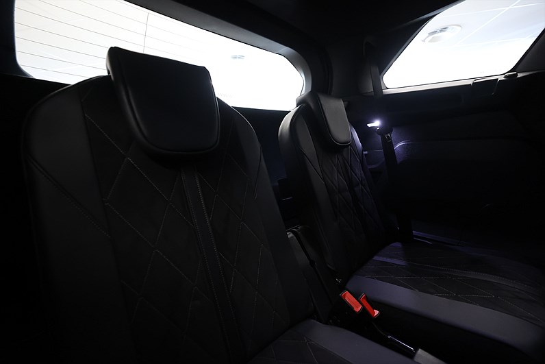 Peugeot 5008 2.0 BlueHDi 181hk *Hjulkampanj!* GT Line Focal 7-sits Drag