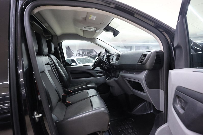 Citroën Jumpy Van 2.0 BlueHDi 177hk L2 Värmare Drag MOMS