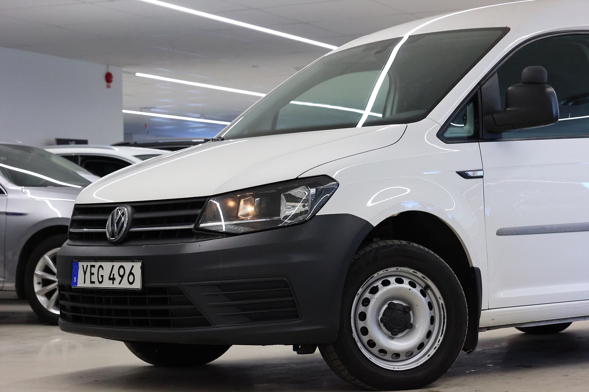 Volkswagen Caddy 2.0 TDI 102hk V-inrett PDC Värmare MOMS