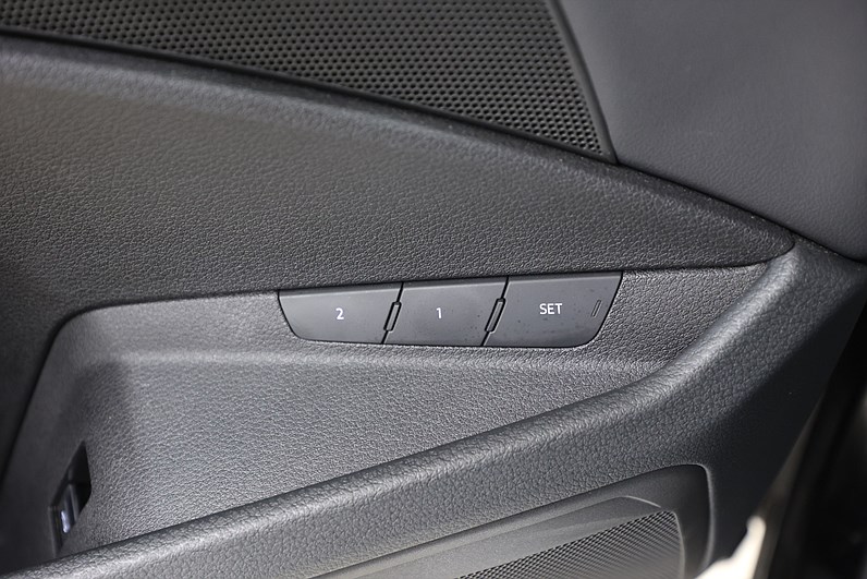 Audi e-tron 50 Quattro 313hk *Hjulkampanj!* Proline Navi B-kamera Drag MOMS