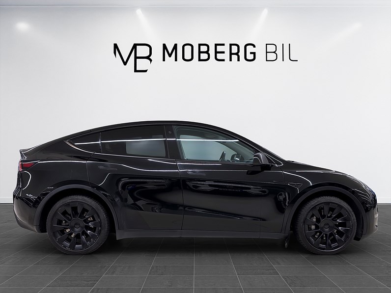 Tesla Model Y Long Range AWD 514hk Pano Läder Drag Navi