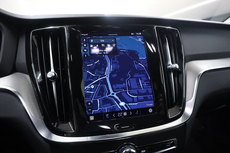 Volvo V60 Recharge T6 AWD 350hk Core H/K Läder Keyless Navi Drag