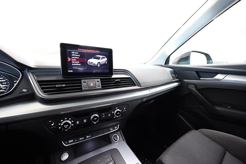 Audi Q5 2.0 TDI Quattro 190hk Proline PDC Drag Värmare