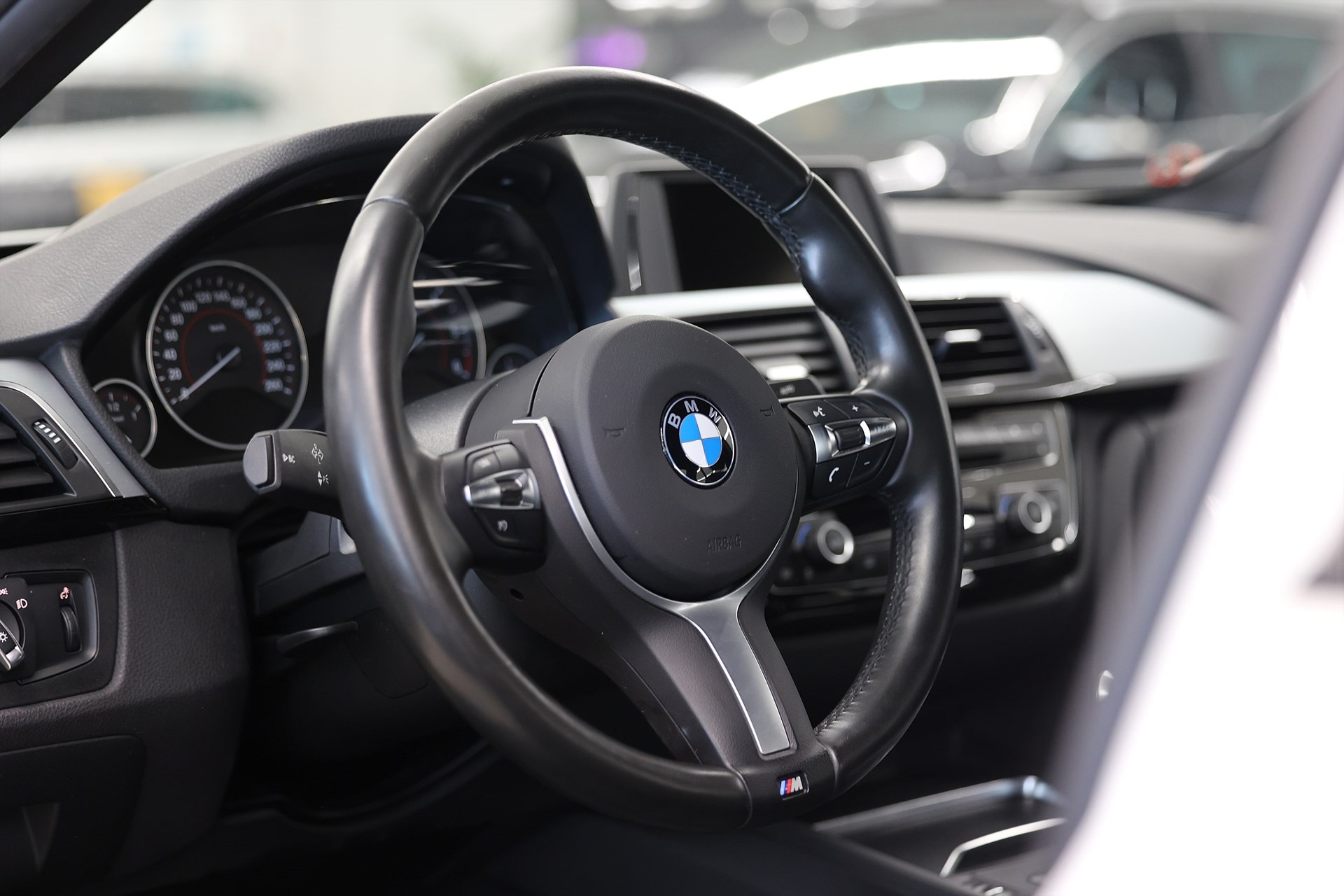 BMW 318d 150hk M Sport Shadow PDC Hifi MOMS