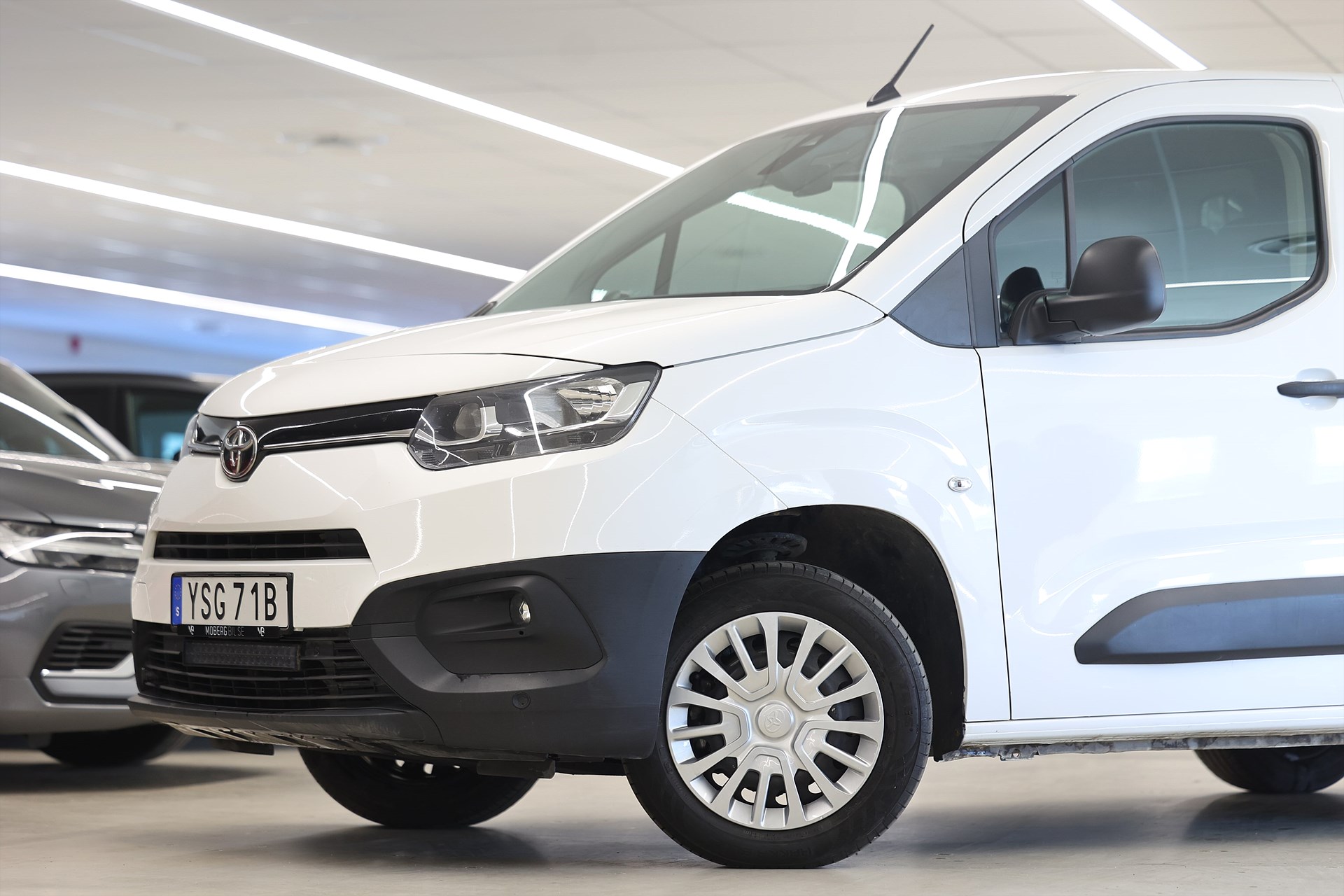 Toyota ProAce City 1.2 Turbo 130hk 3-Sits CarPlay PDC B-Kamera