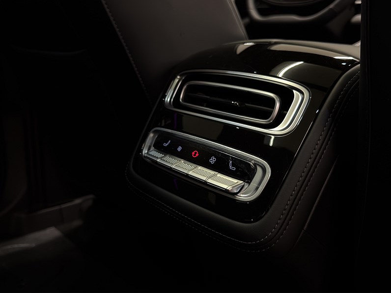 Omoda 9 AWD Super Hybrid * 3,99% Ränta* Leveransklar Maxutrustad