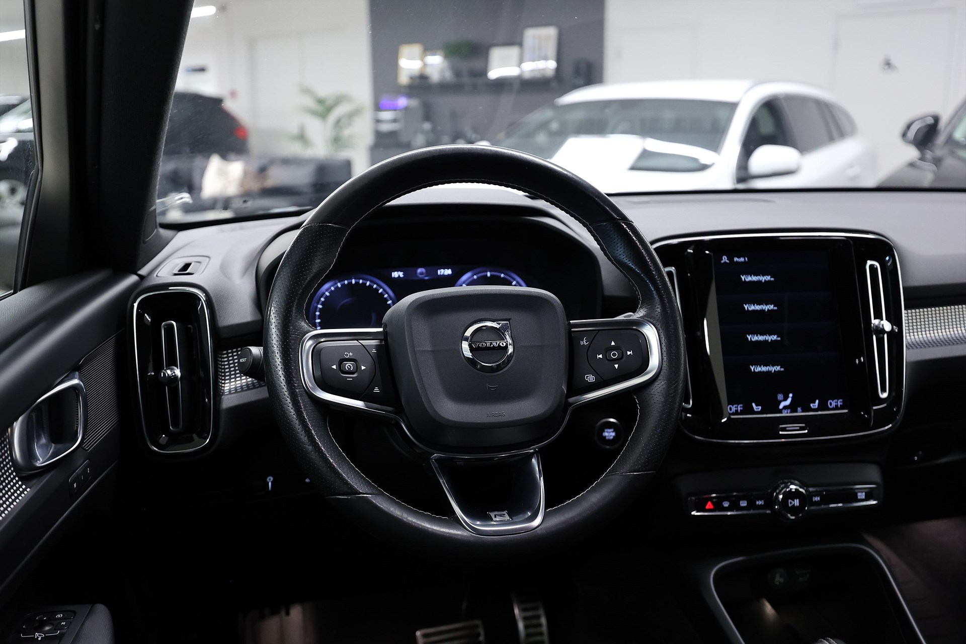 Volvo XC40 D3 150hk R-Design Värmare B-kamera Drag Navi