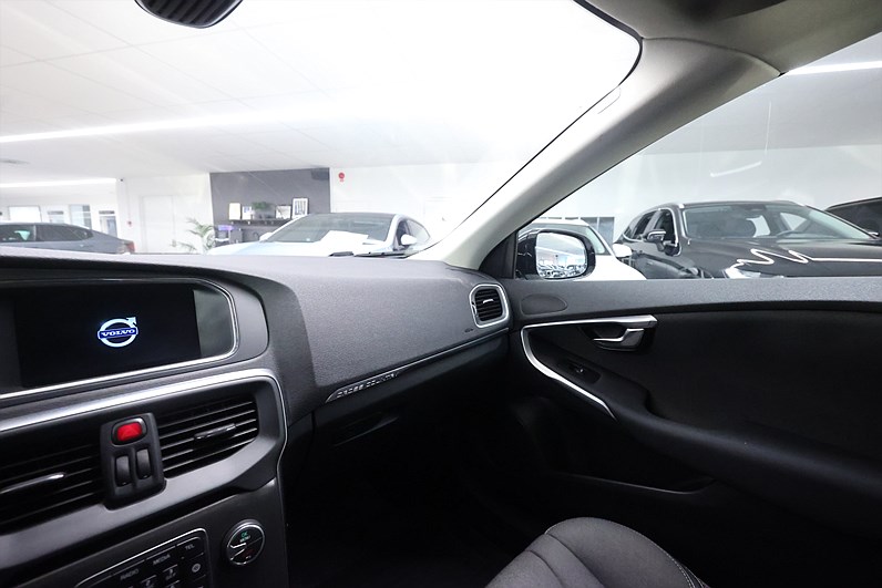 Volvo V40 Cross Country D2 115hk Momentum Värmare PDC
