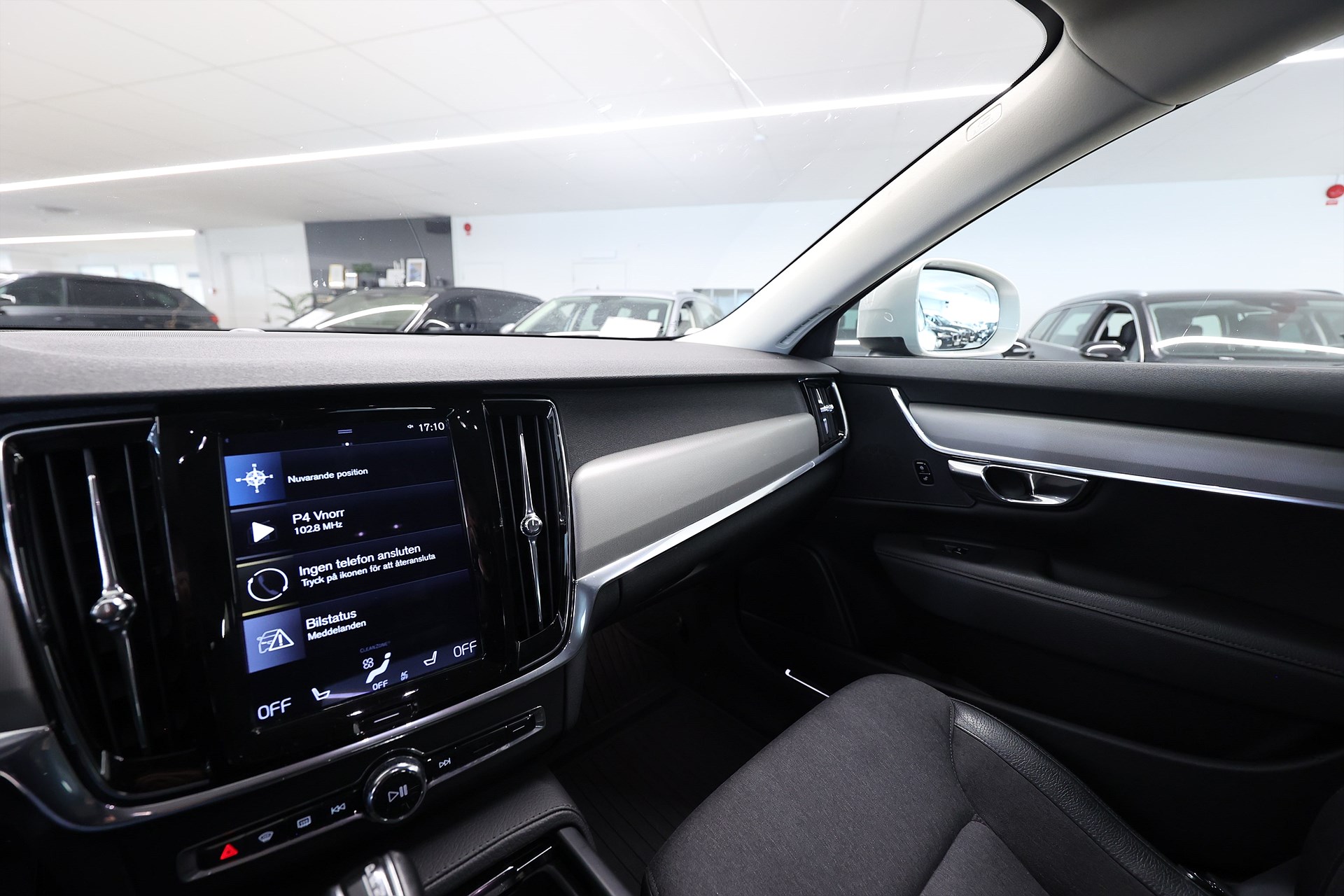 Volvo V90 Cross Country D4 AWD Momentum B-kamera Keyless MOMS