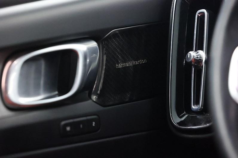 Volvo XC40 Recharge T4 DCT 211hk Inscription H/K Läder Keyless Drag