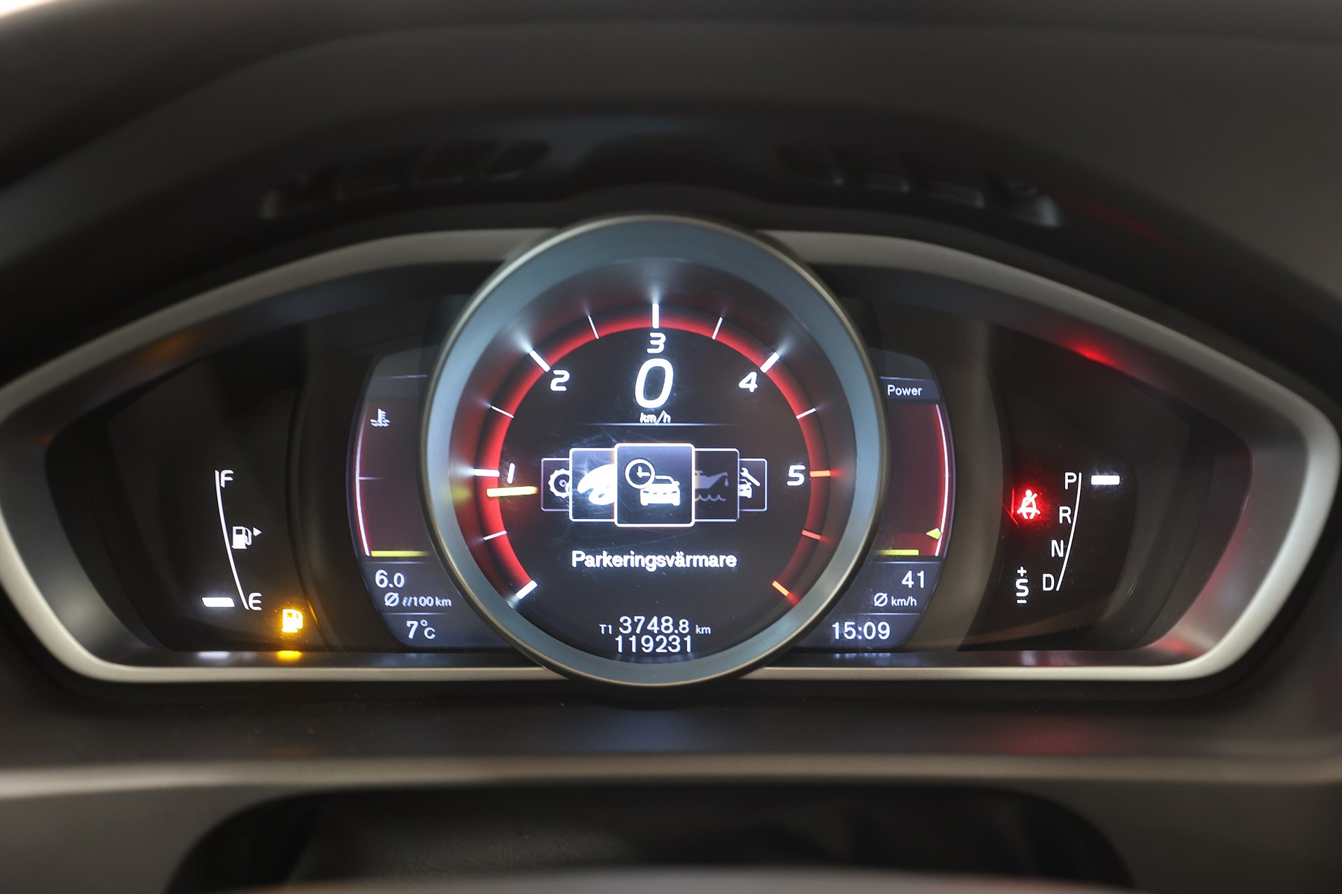 Volvo V40 D2 120hk R-Design Pano PDC Drag Värmare