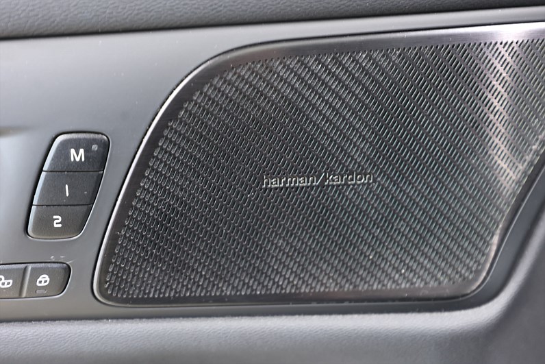 Volvo V60 B3 163hk Inscription H/K HUD Pano Massage 360 Drag