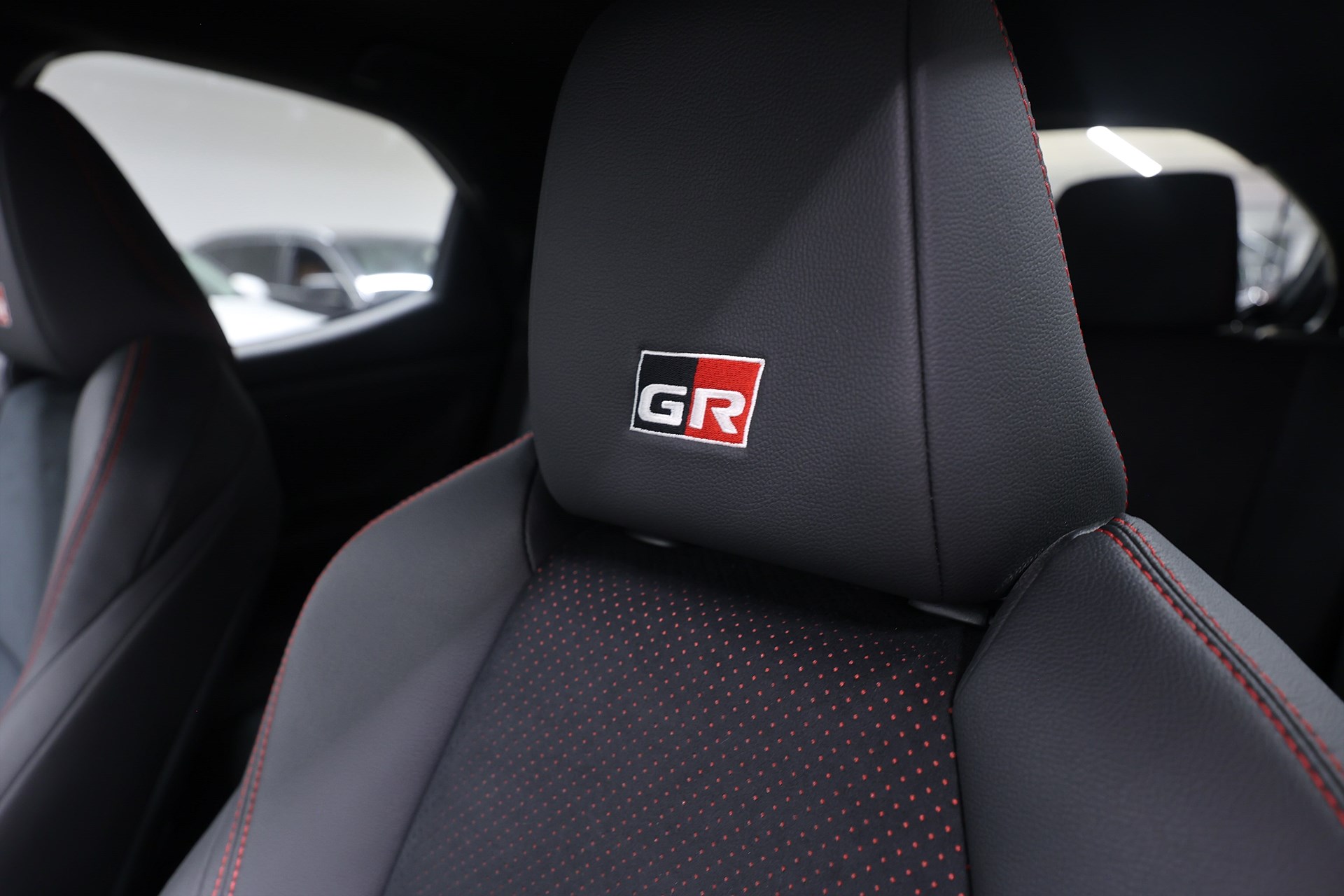 Toyota Yaris Hybrid 116hk *Kampanj!* GR-Sport Plus pkt HUD JBL Bi-Tone