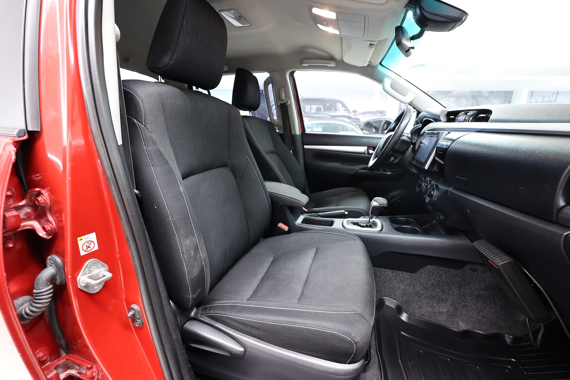 Toyota Hilux 2.4 AWD 150hk Drag B-kamera Värmare MOMS
