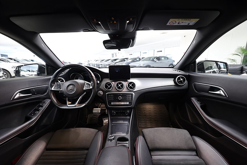 Mercedes-Benz CLA 220 D 177hk AMG Sport B-Kamera Carplay
