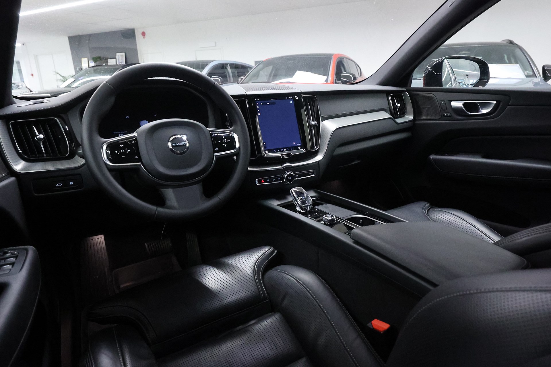 Volvo XC60 Recharge T8 AWD 456hk Ultimate Black Edt H/K 360 HUD Massage