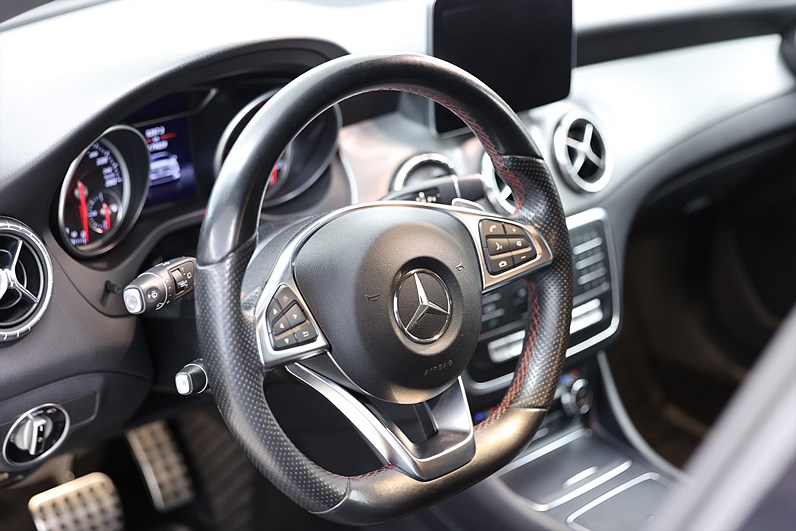Mercedes-Benz CLA 220 D 177hk AMG Sport B-Kamera Carplay