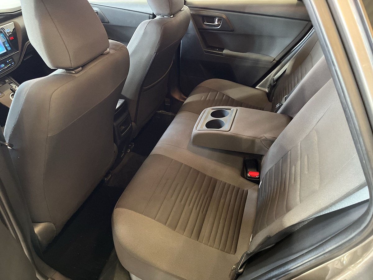 Toyota Auris Hybrid e-CVT, 136hk, 2017