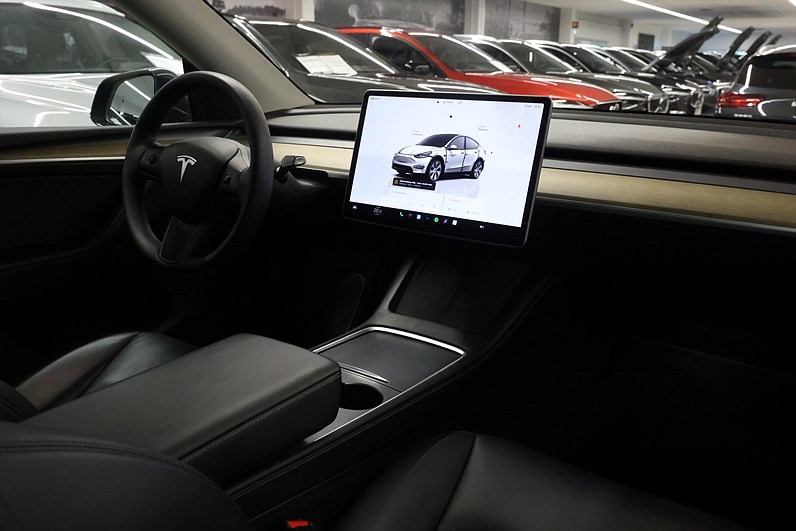Tesla Model Y Long Range AWD 514hk Autopilot Pano Läder Navi