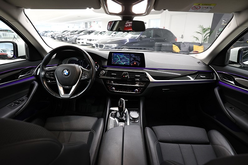 BMW 530i Touring 252hk Sport Line Shadow Hifi B-kamera Drag