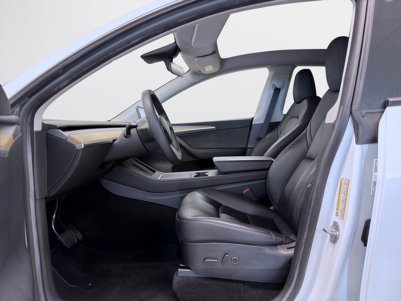 Tesla Model Y Standard Range 299hk Pano B-Kamera Drag Läder