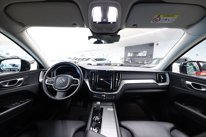 Volvo XC60 Recharge T6 AWD 350hk Plus Dark Pano Drag 360