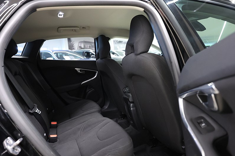 Volvo V40 Cross Country T3 152hk Kinetic H/K Värmare LED