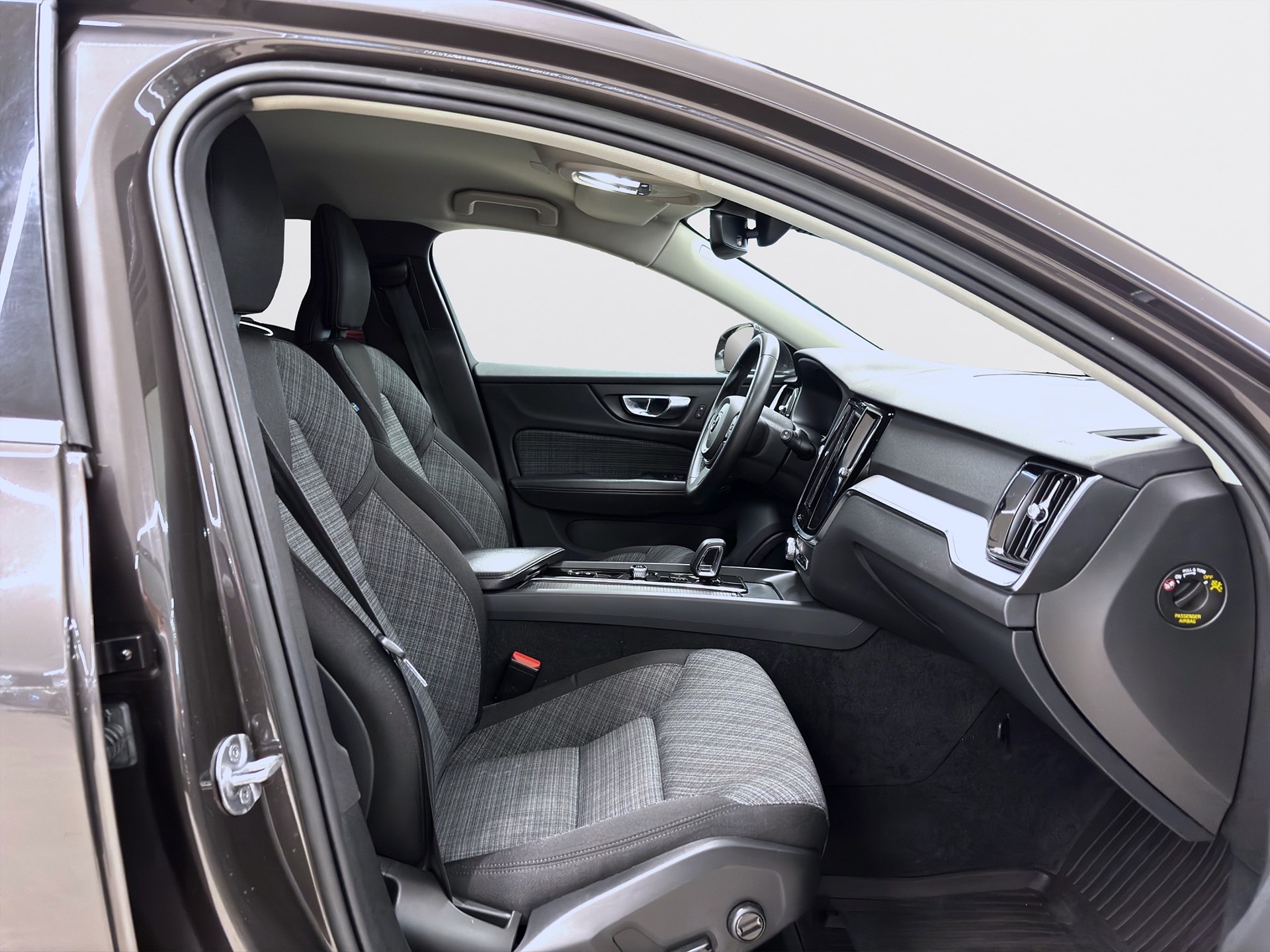 Volvo V60 B4 Geartronic 197hk Core Navi PDC B-Kamera Keyless