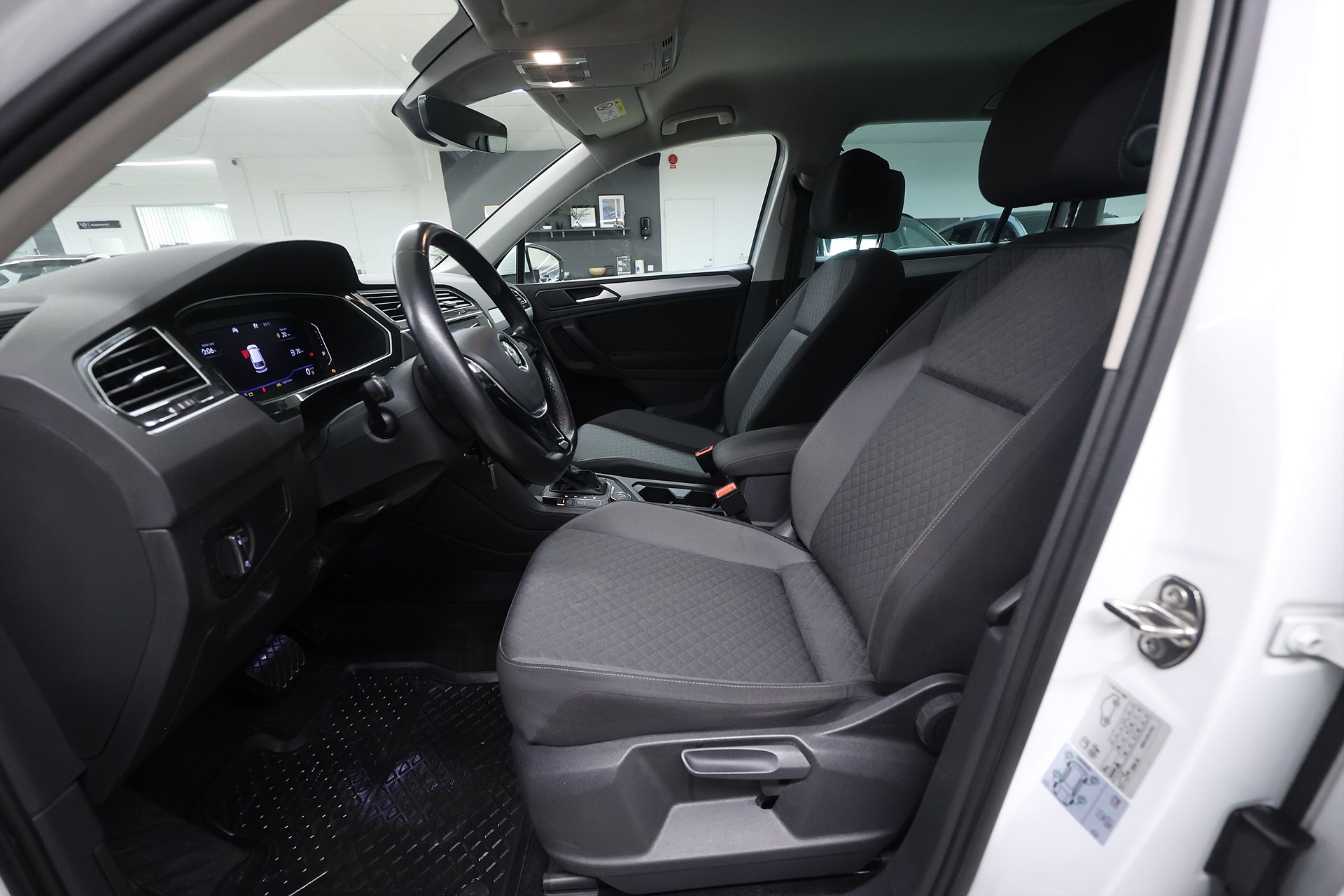 Volkswagen Tiguan 2.0 TSI 4M 190hk CarPlay B-Kamera Drag Värmare