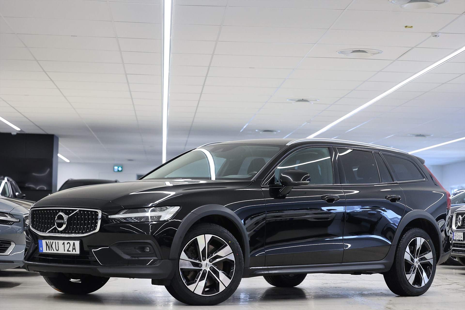 Volvo V60 B4 Cross Country 197hk *Hjulkampanj!* Momentum H/K