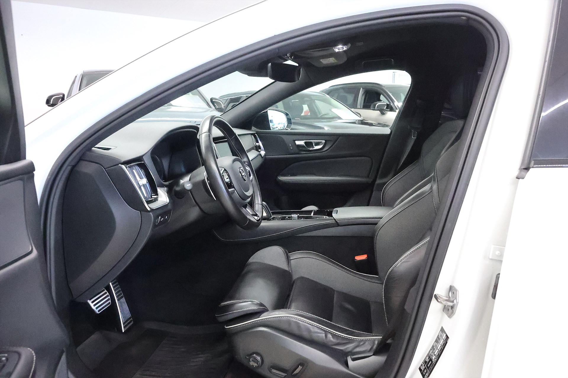 Volvo V60 Recharge T6 AWD 340hk R-Design B-kamera Värmare