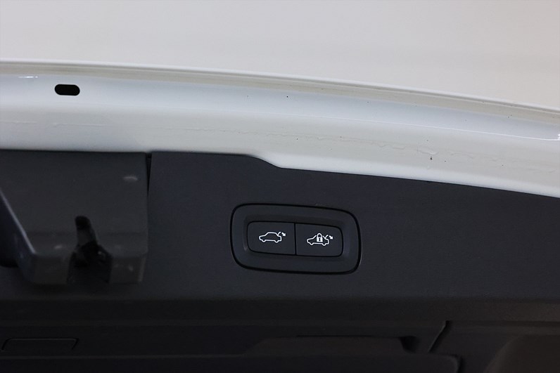 Volvo V60 Recharge T6 AWD 350hk Navi Värmare Drag Keyless