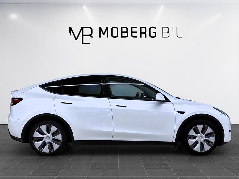Tesla Model Y Long Range AWD 514hk Pano Drag Läder Navi