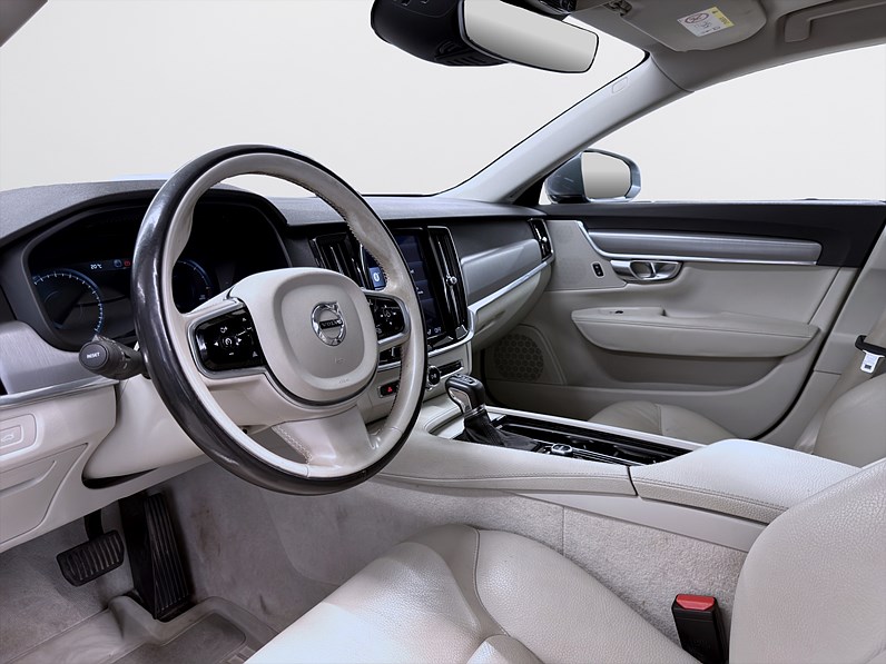 Volvo V90 D5 AWD Momentum Pano HUD Skinn Värmare Drag