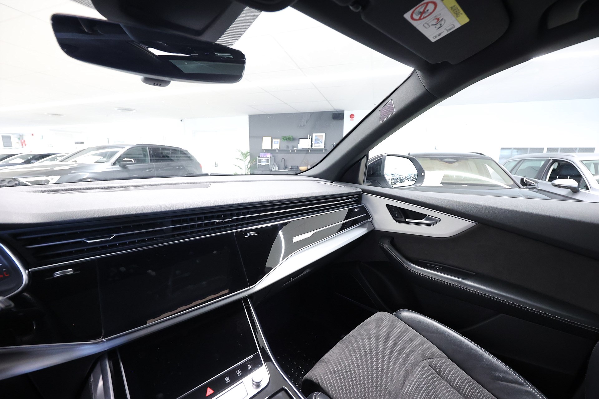 Audi Q8 50 TDI 286hk Q S-Line B&O 360-Kamera Pano Värmare Luftfjädring