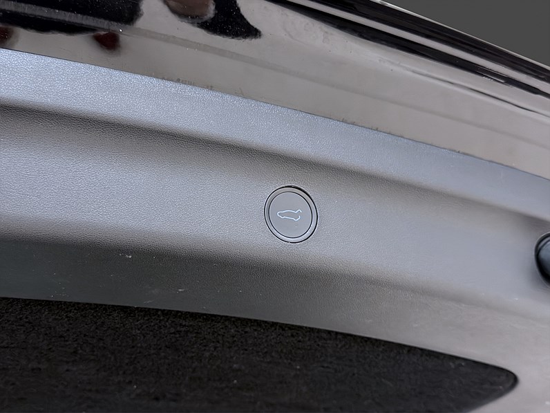 Tesla Model Y Standard Range 299hk Helg på Moberg! Pano Premium Navi