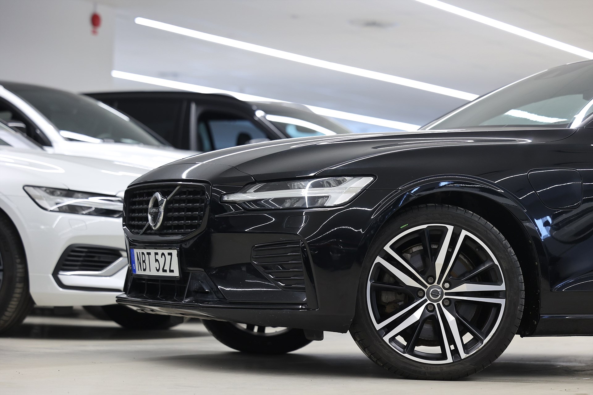 Volvo V60 Recharge T8 AWD 456hk R-Design B&W HUD Pano