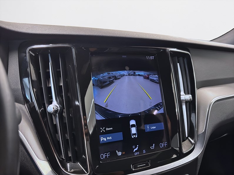 Volvo S60 Recharge T8 392hk R-Design Navi CarPlay B-Kamera