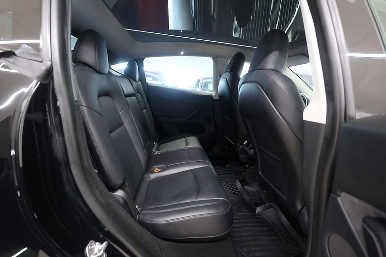 Tesla Model Y Performance 534hk Pano Navi Läder