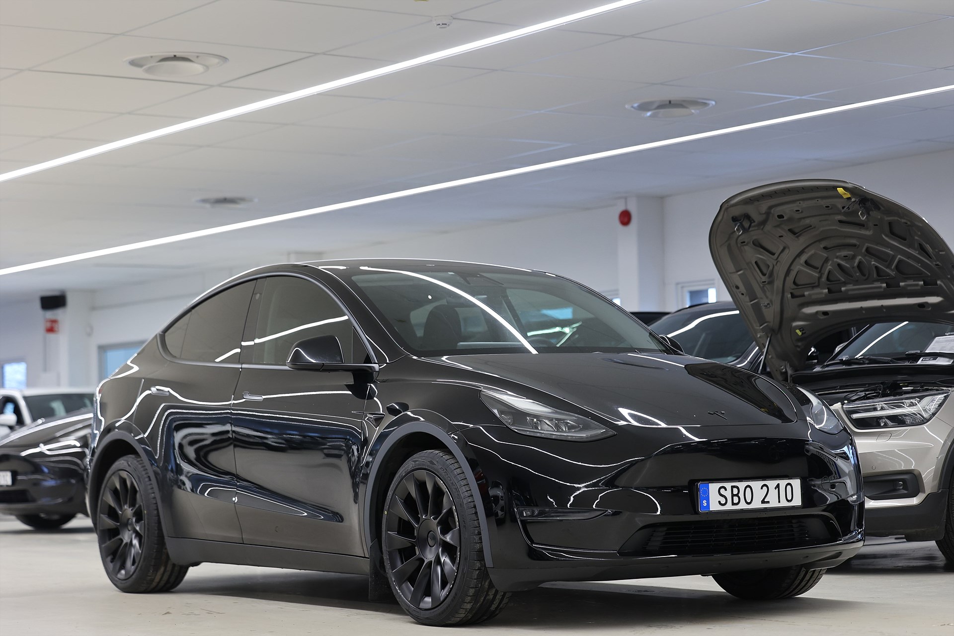 Tesla Model Y Long Range AWD 514hk AP Pano MOMS