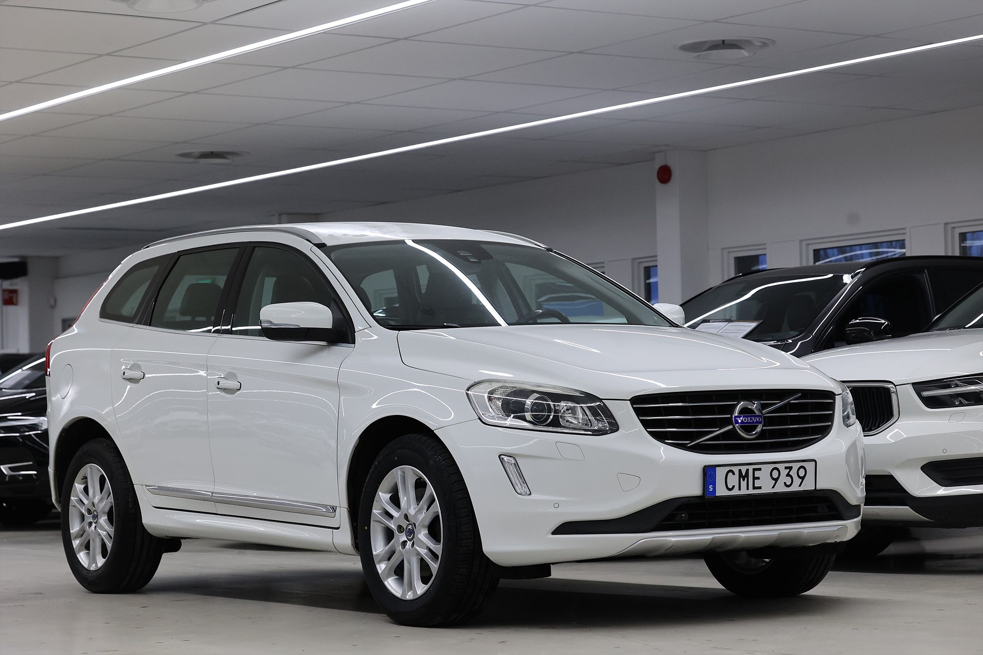Volvo XC60 D4 AWD 181hk *Hjulkampanj!* Summum B-kamera Värmare